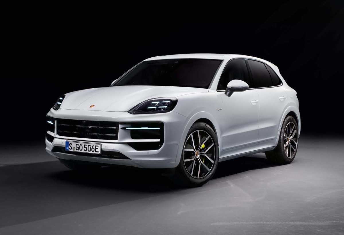 Experience Electric Power: Porsche Cayenne S E-Hybrid 2024 - Efficiency Meets Performance!
