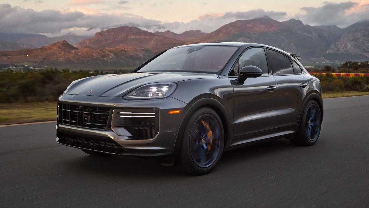 Unleash Power: Porsche Cayenne Turbo E-Hybrid 2024 - Performance Elevated!
