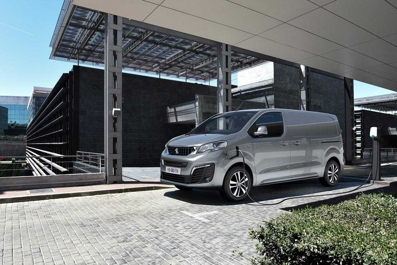 Upgrade Your Business: Peugeot E-Expert 2024 - Efficiency Redefined!
