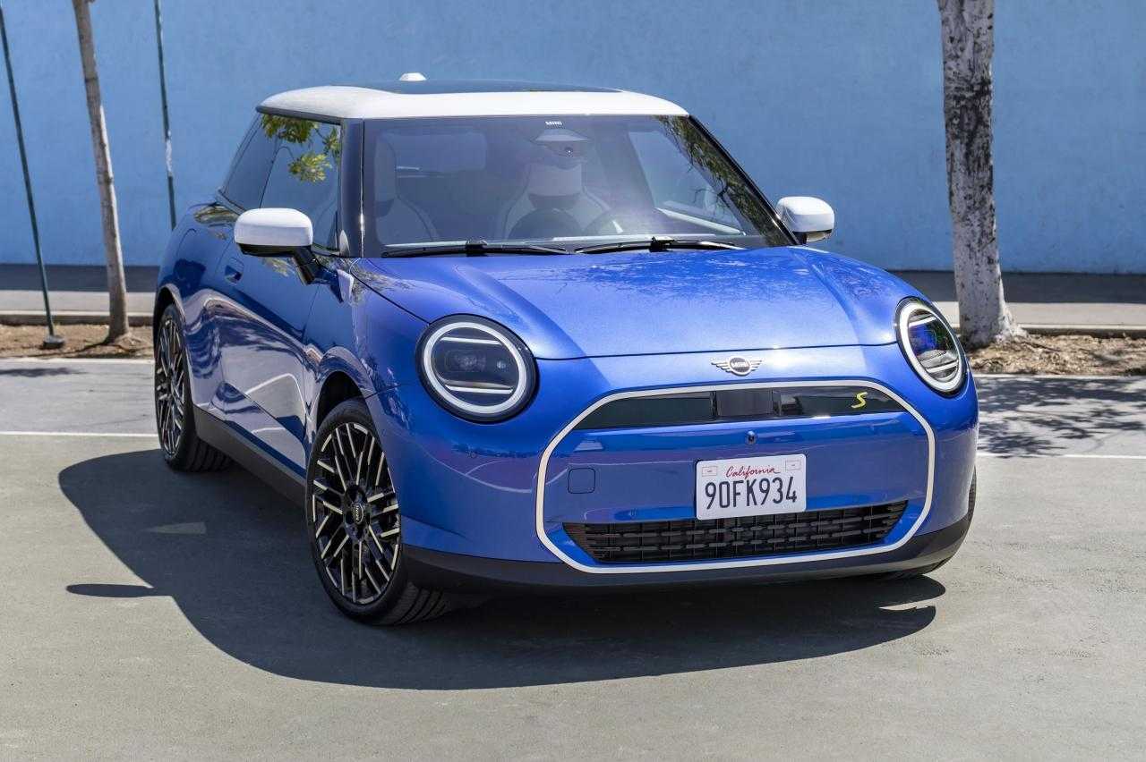 Experience the Future: Mini Cooper Electric 2024 - Where Electric Meets Iconic!
